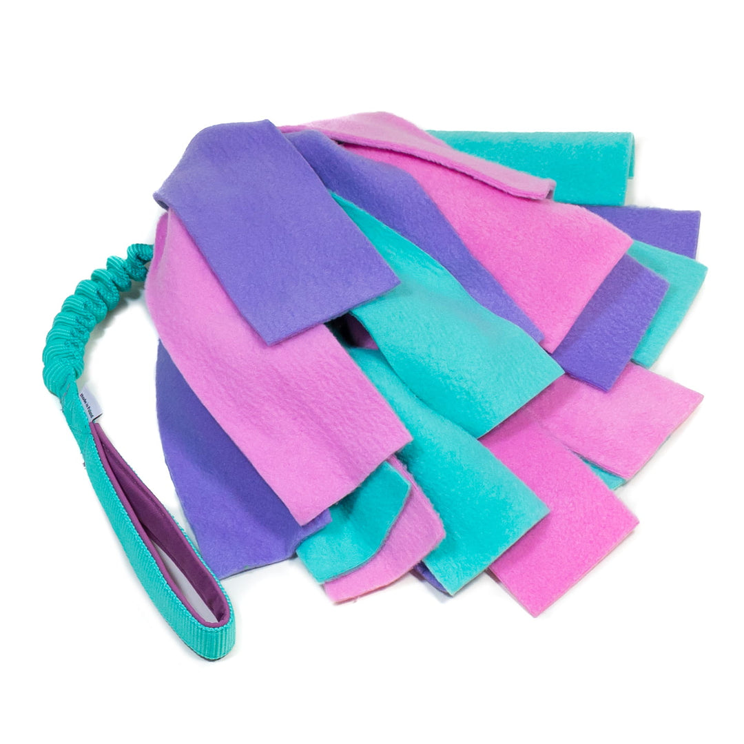 Fleece Whisk with bungee tug