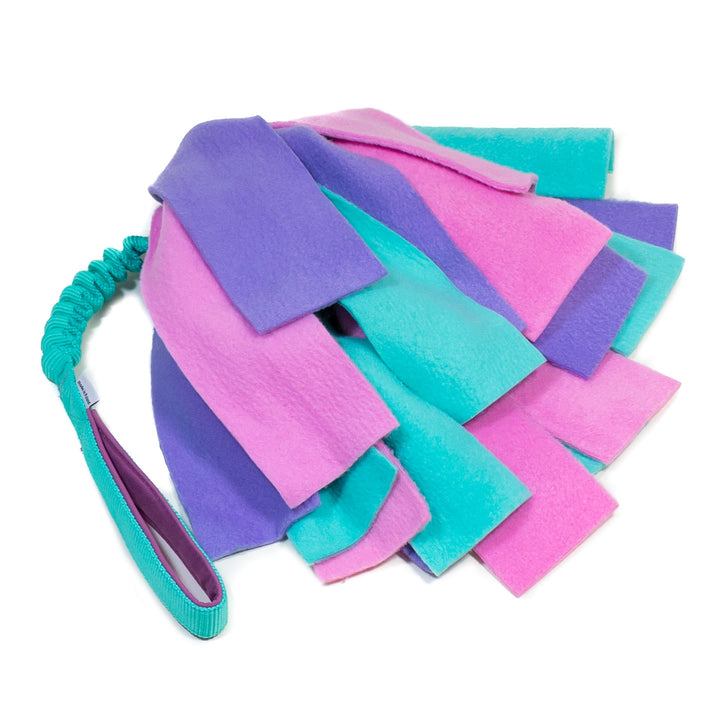 Fleece Whisk with bungee tug